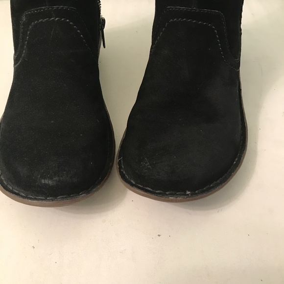 UGG Neevah Black Suede booties - Picture 4 of 12